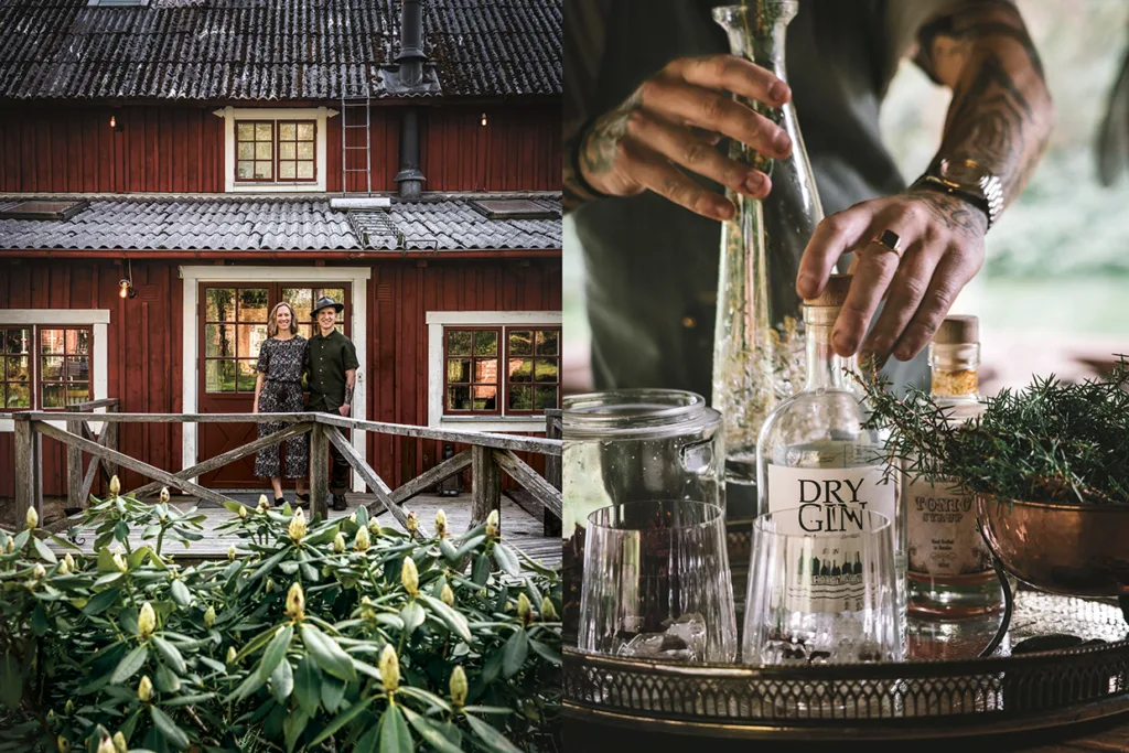 Ett par står på verandan till ett rustikt rött trähus omgivet av grönska. Bredvid dem syns en närbild på händer som förbereder gin-drinkar med flaskor, glas och färska örter på en bricka.