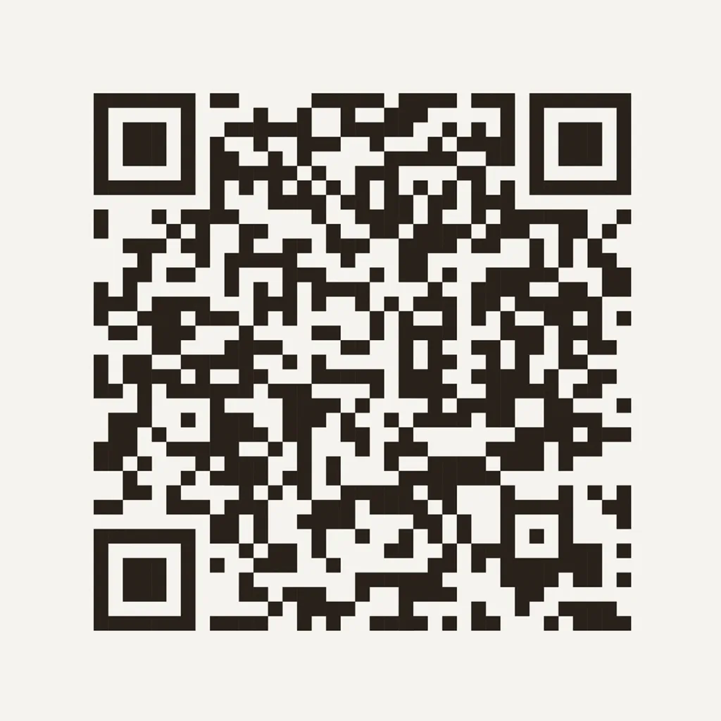 Svartvit QR-kod på en vit bakgrund. QR-koden innehåller kodad information som kan nås genom att skanna den med en smartphone eller QR-kodläsare. Ingen ytterligare text eller bild förekommer.